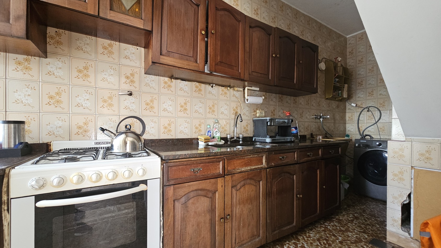 Departamento APTO CREDITO de 3 amb. con enorme patio y balcon al frente - Av. Hipolito Yrigoyen 2500 - Gerli 