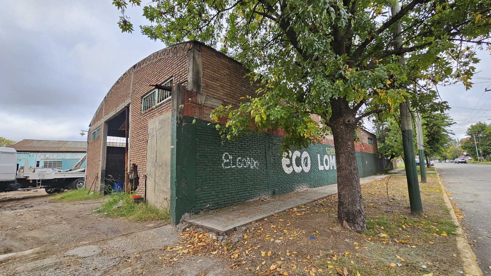 Alquiler: Galpon con Oficinas y Playa de Maniobras - Presidente Peron al 400 - Lomas de Zamora