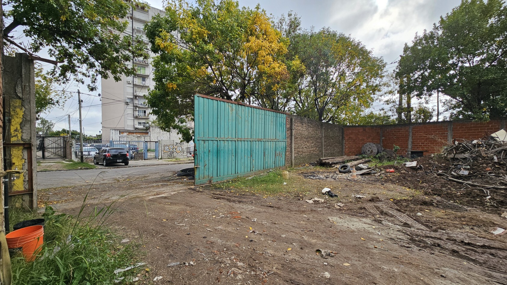 Alquiler: Galpon con Oficinas y Playa de Maniobras - Presidente Peron al 400 - Lomas de Zamora