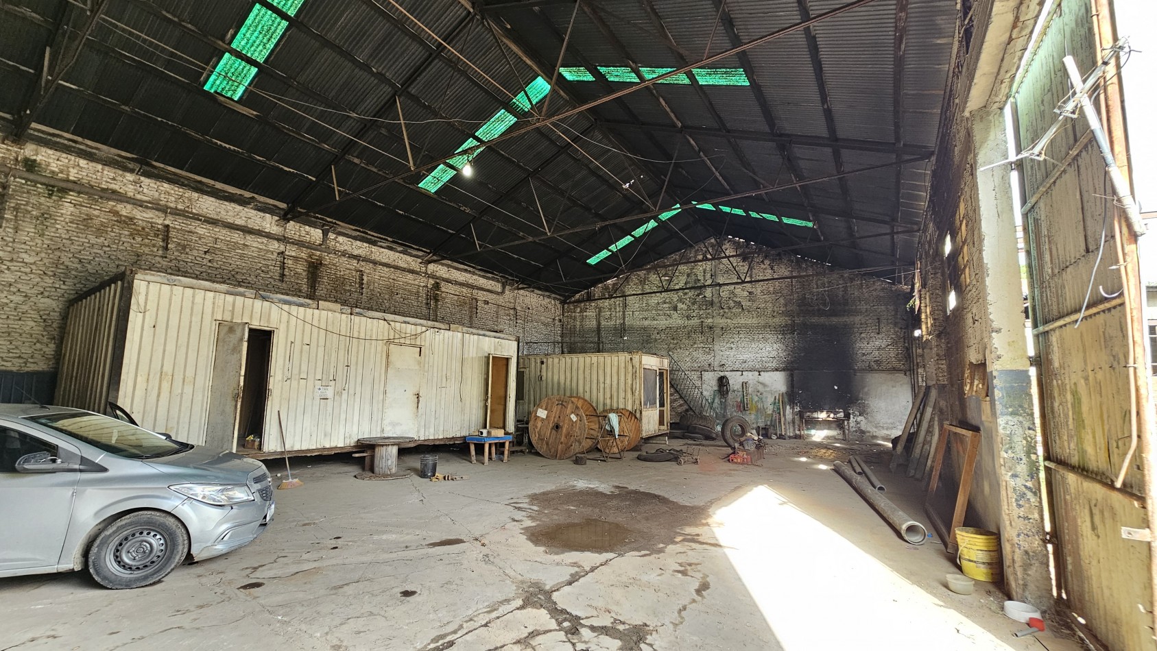 Alquiler: Galpon con Oficinas y Playa de Maniobras - Presidente Peron al 400 - Lomas de Zamora