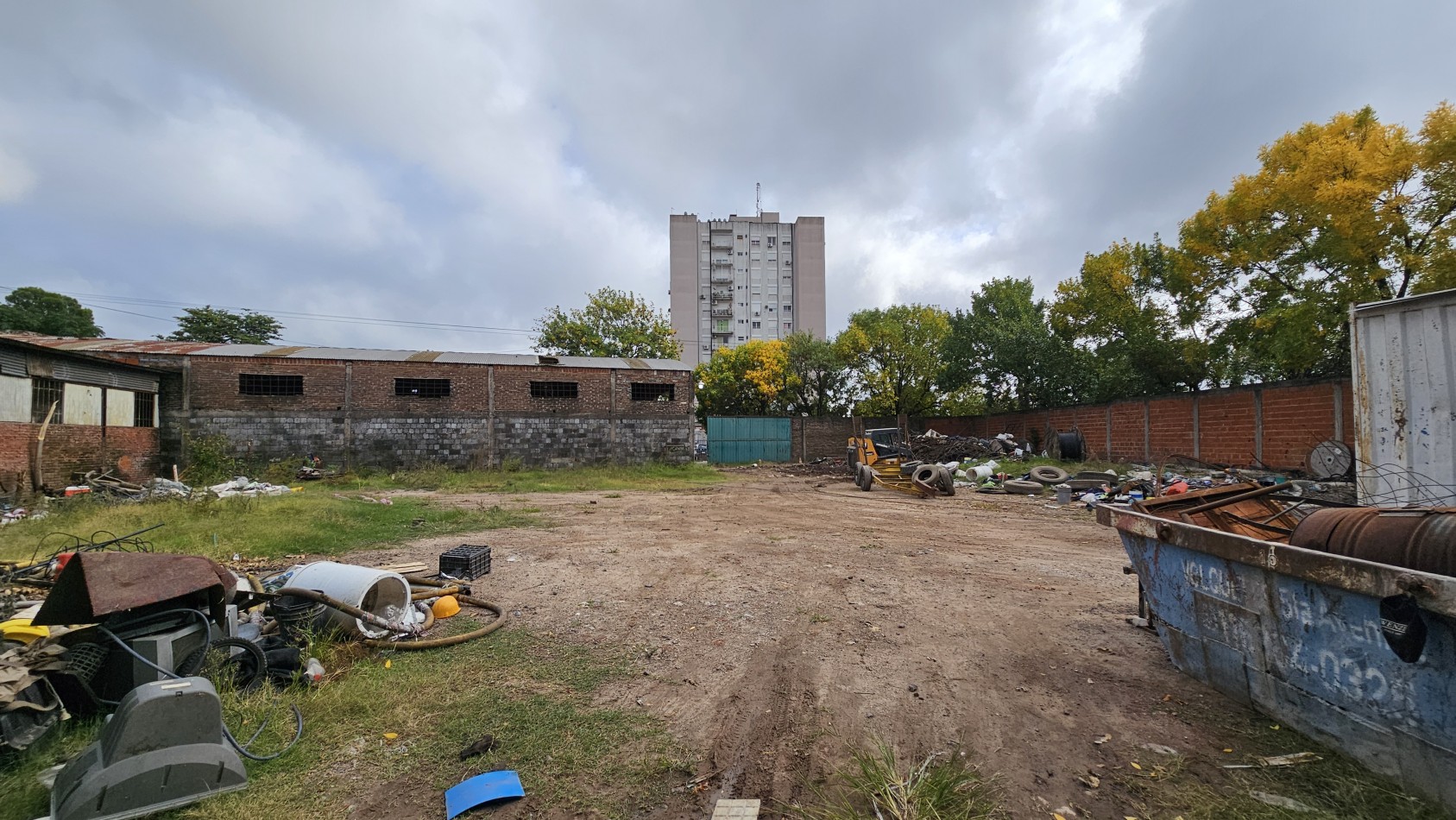 Alquiler: Galpon con Oficinas y Playa de Maniobras - Presidente Peron al 400 - Lomas de Zamora
