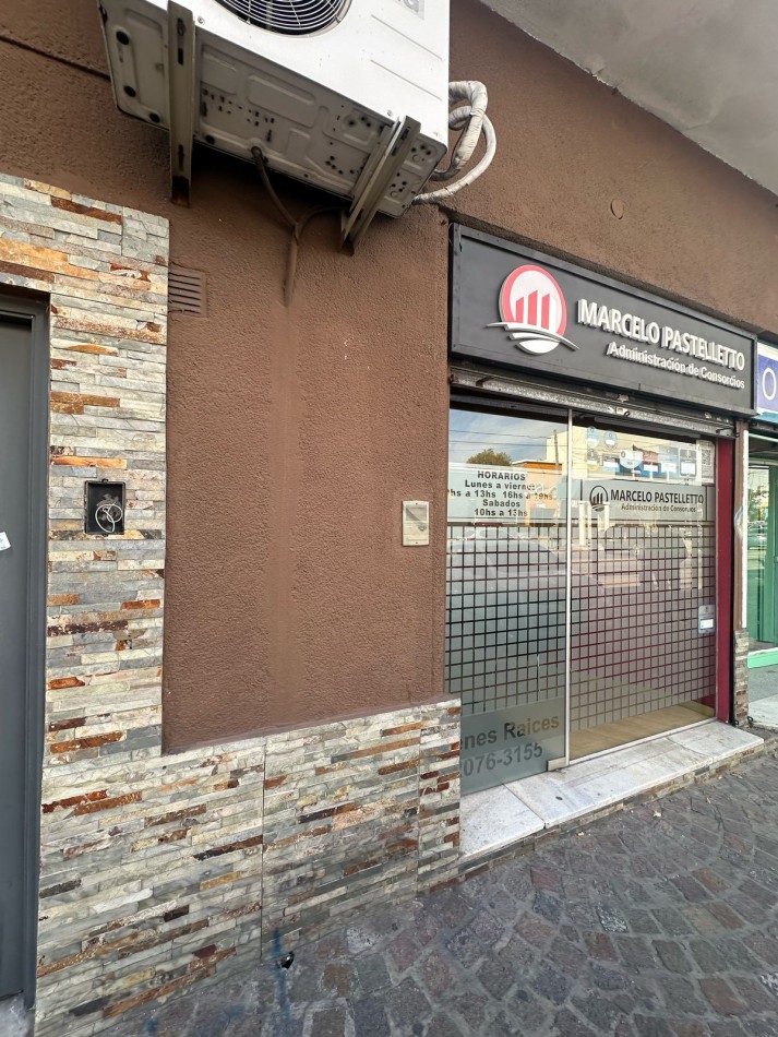 LOCAL EN ALQUILER 70 m2 APROX - Av. INTENDENTE QUINDIMIL 21 A MTRS DE Av. HIPOLITO YRIGOYEN - LANUS OESTE