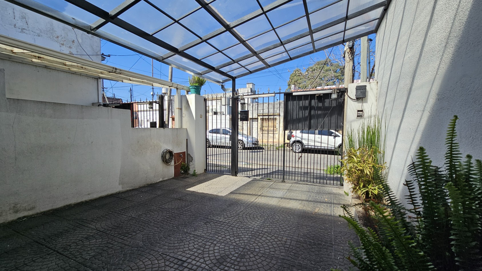 DUPLEX DE 3 AMB. CON COCHERA y PATIO - Padilla 300 - Gerli