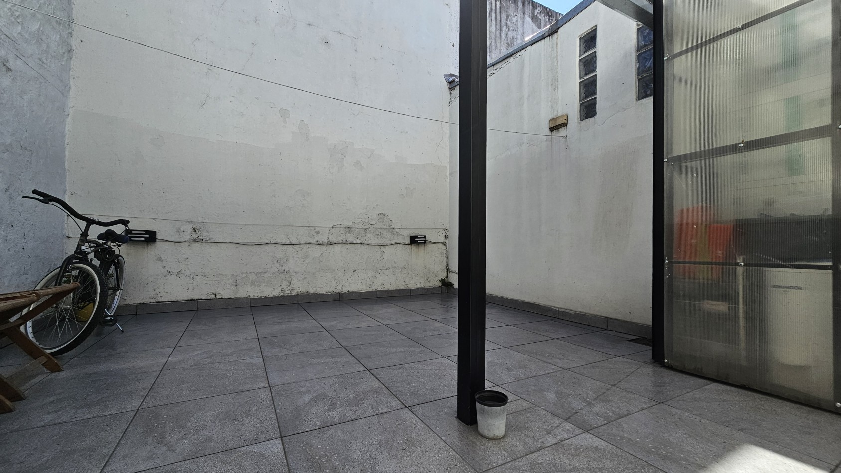 DUPLEX DE 3 AMB. CON COCHERA y PATIO - Padilla 300 - Gerli
