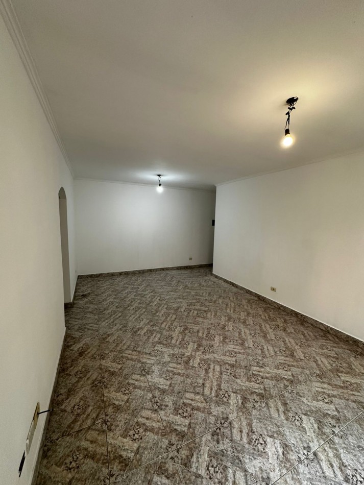 AMPLIO MONOAMBIENTE LATERAL EN ALQUILER A METROS DE LA ESTACION  - ALEM 1300 - BANFIELD