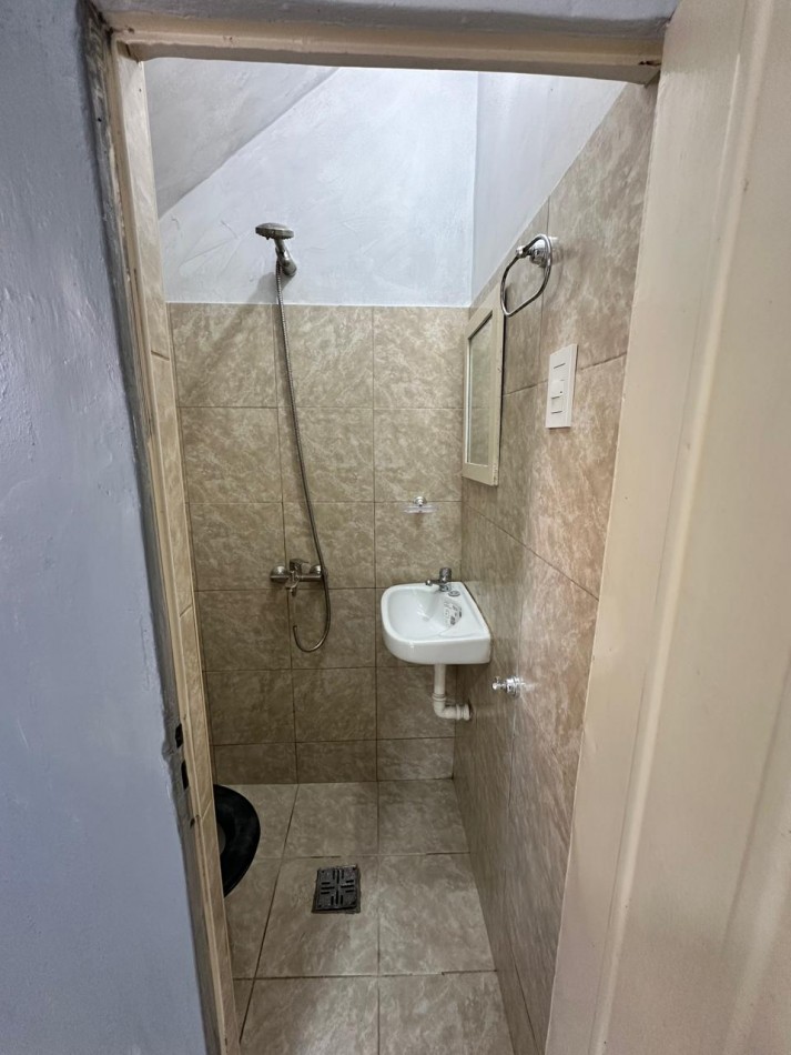 Dpto INTERNO DE UN AMB. y MEDIO C/PATIO - MORENO 2300 - (ZONA COTO AV. RIVADAVIA) 