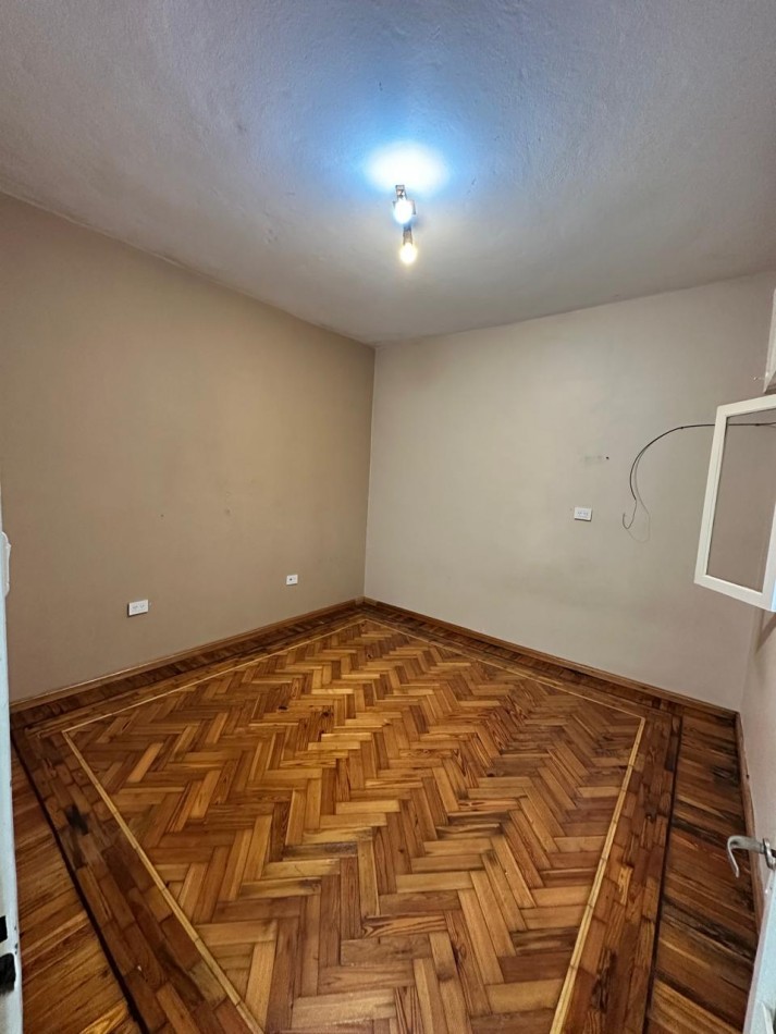 Dpto INTERNO DE UN AMB. y MEDIO C/PATIO - MORENO 2300 - (ZONA COTO AV. RIVADAVIA) 