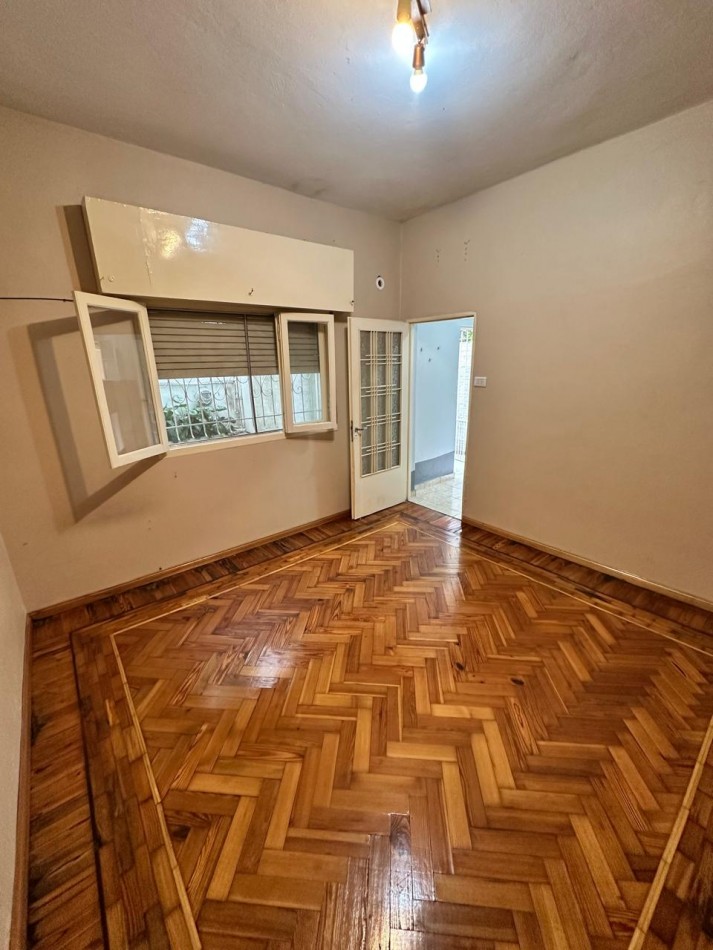 Dpto INTERNO DE UN AMB. y MEDIO C/PATIO - MORENO 2300 - (ZONA COTO AV. RIVADAVIA) 