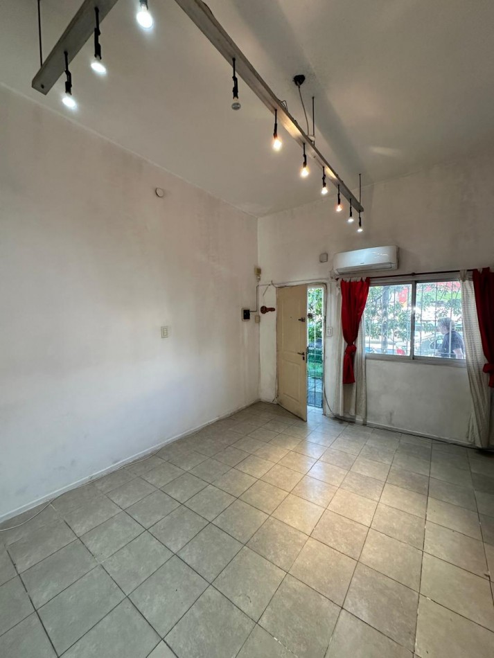 **45.000.-** PH AL FRENTE EN PLANTA BAJA 2 AMB. CON PATIO - Av. San Martin 2900 - Lanus