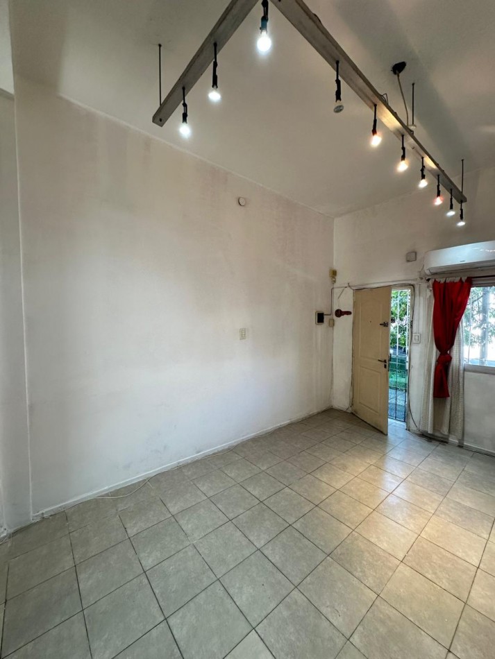 **45.000.-** PH AL FRENTE EN PLANTA BAJA 2 AMB. CON PATIO - Av. San Martin 2900 - Lanus