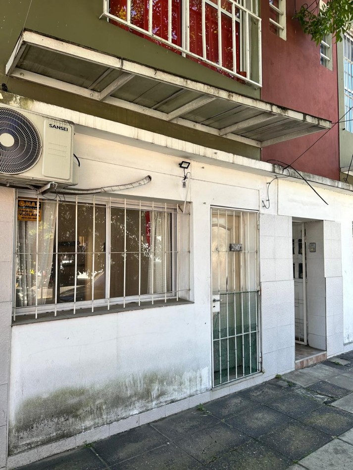 **45.000.-** PH AL FRENTE EN PLANTA BAJA 2 AMB. CON PATIO - Av. San Martin 2900 - Lanus