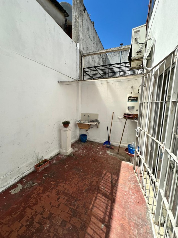 **45.000.-** PH AL FRENTE EN PLANTA BAJA 2 AMB. CON PATIO - Av. San Martin 2900 - Lanus