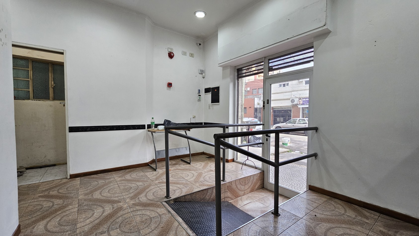 **$1.800.000.-** x mes - Local en alquiler - 5 Consultorios (medicos y/o estetica) en Lanus Oeste