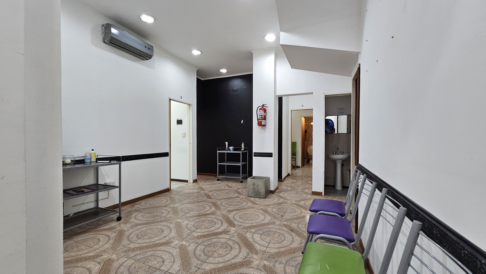 **$1.800.000.-** x mes - Local en alquiler - 5 Consultorios (medicos y/o estetica) en Lanus Oeste