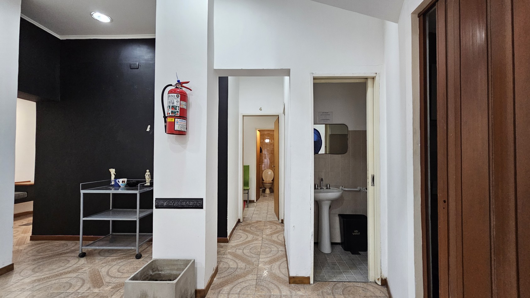 **$1.800.000.-** x mes - Local en alquiler - 5 Consultorios (medicos y/o estetica) en Lanus Oeste