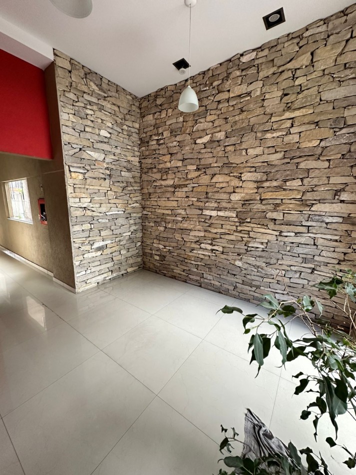 **$470.000.- x Mes**Dpto 2 Amb. Contrafrente C/ Baño en Suite y Toilette + Balcon en Alquiler - Cordoba 1400 - Lanus Este