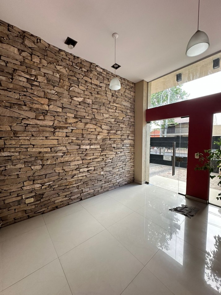 **$470.000.- x Mes**Dpto 2 Amb. Contrafrente C/ Baño en Suite y Toilette + Balcon en Alquiler - Cordoba 1400 - Lanus Este