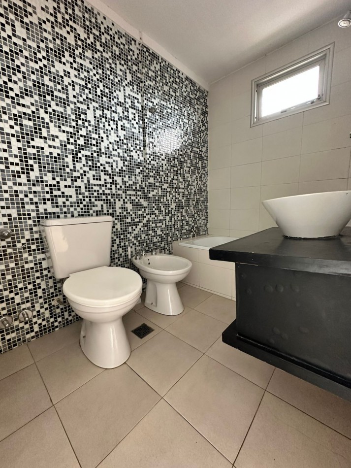 **$470.000.- x Mes**Dpto 2 Amb. Contrafrente C/ Baño en Suite y Toilette + Balcon en Alquiler - Cordoba 1400 - Lanus Este