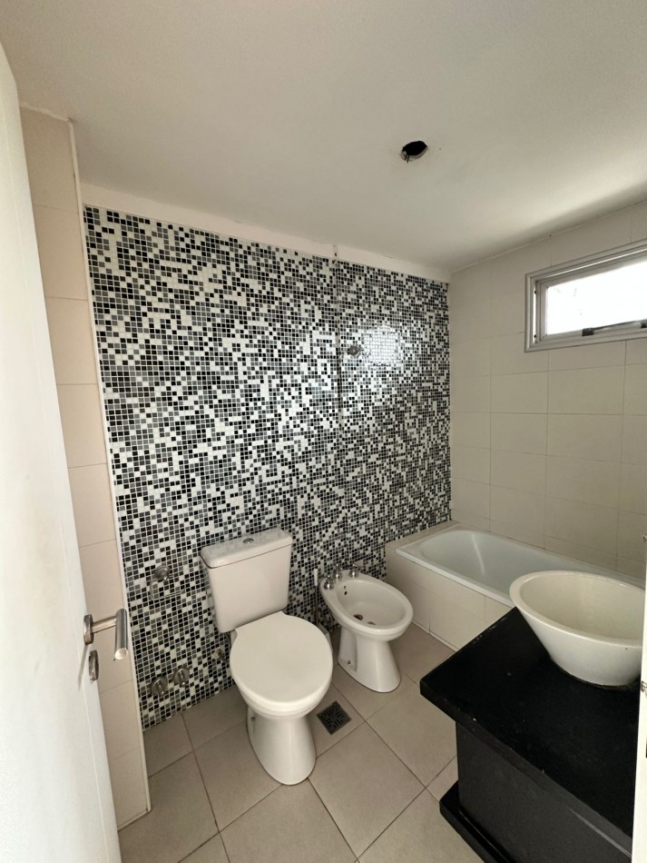 **$470.000.- x Mes**Dpto 2 Amb. Contrafrente C/ Baño en Suite y Toilette + Balcon en Alquiler - Cordoba 1400 - Lanus Este