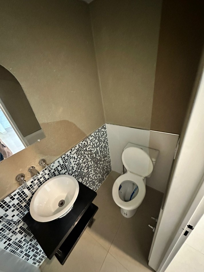 **$470.000.- x Mes**Dpto 2 Amb. Contrafrente C/ Baño en Suite y Toilette + Balcon en Alquiler - Cordoba 1400 - Lanus Este