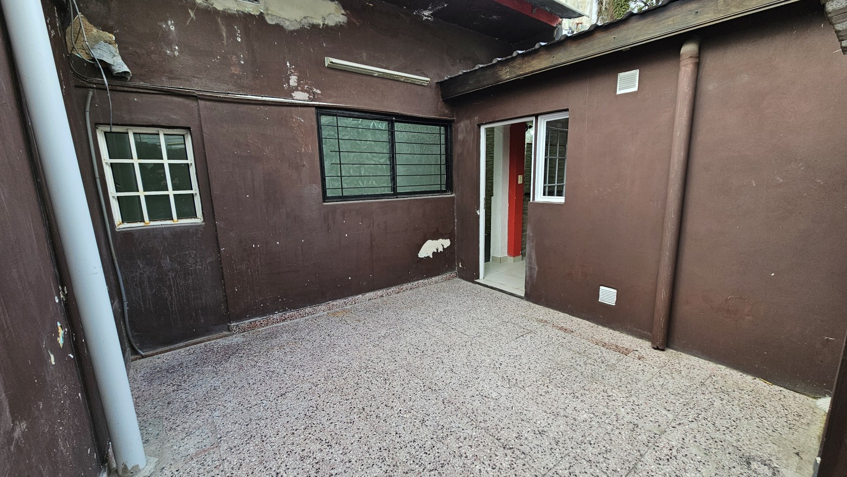 **$490.000 x mes** - Dto. de 2 amb. c/patio. S/Expensas - Resistencia la 700