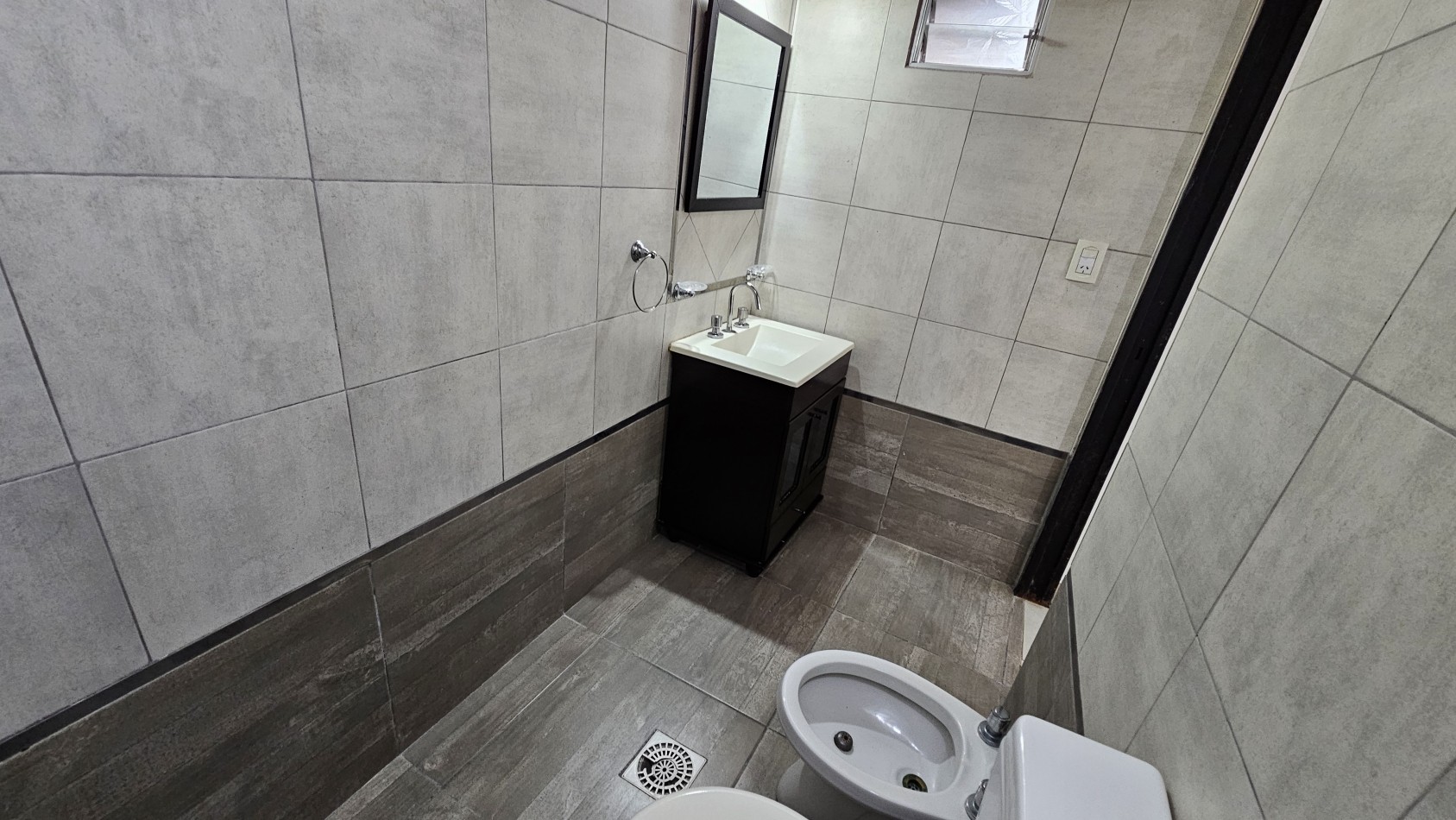 **$490.000 x mes** - Dto. de 2 amb. c/patio. S/Expensas - Resistencia la 700