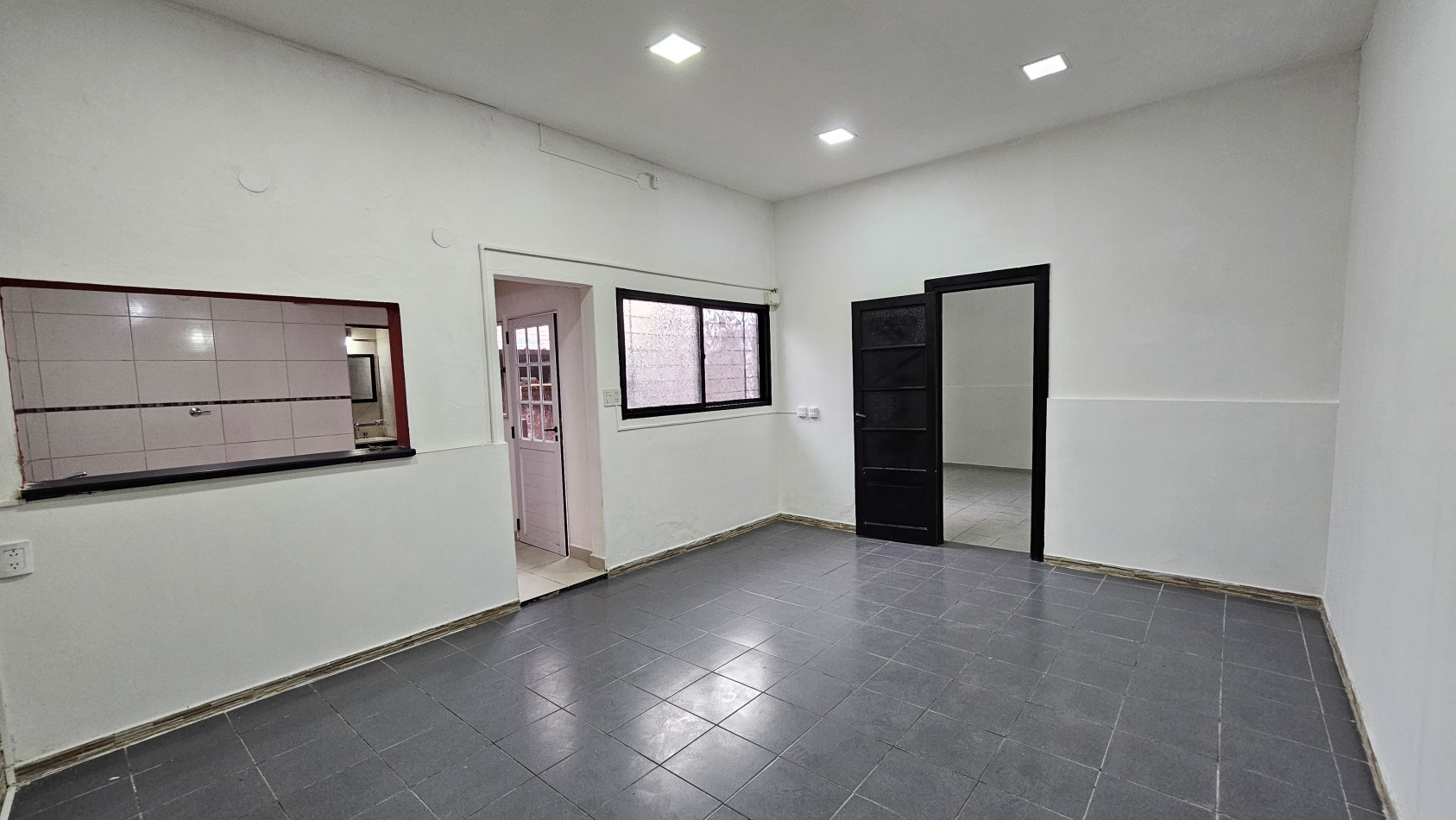 **$490.000 x mes** - Dto. de 2 amb. c/patio. S/Expensas - Resistencia la 700