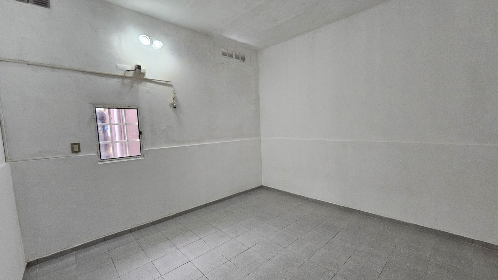 **$490.000 x mes** - Dto. de 2 amb. c/patio. S/Expensas - Resistencia la 700