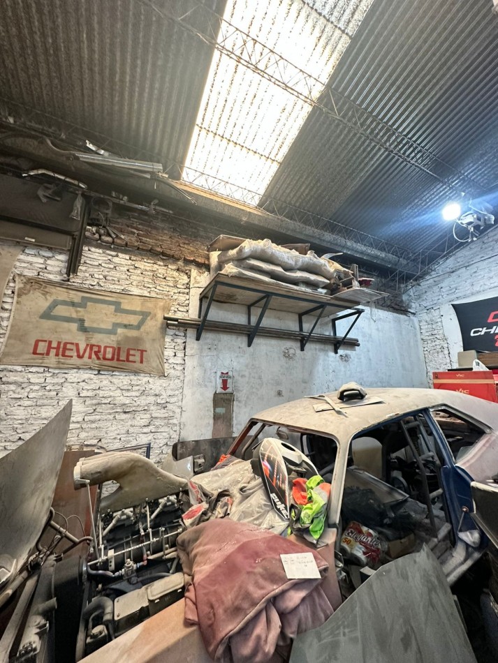 **u$s 95.000.-** - GALPON 210 m2, TECHO PARABOLICO - Dr. BALBIN 2500 - LANUS