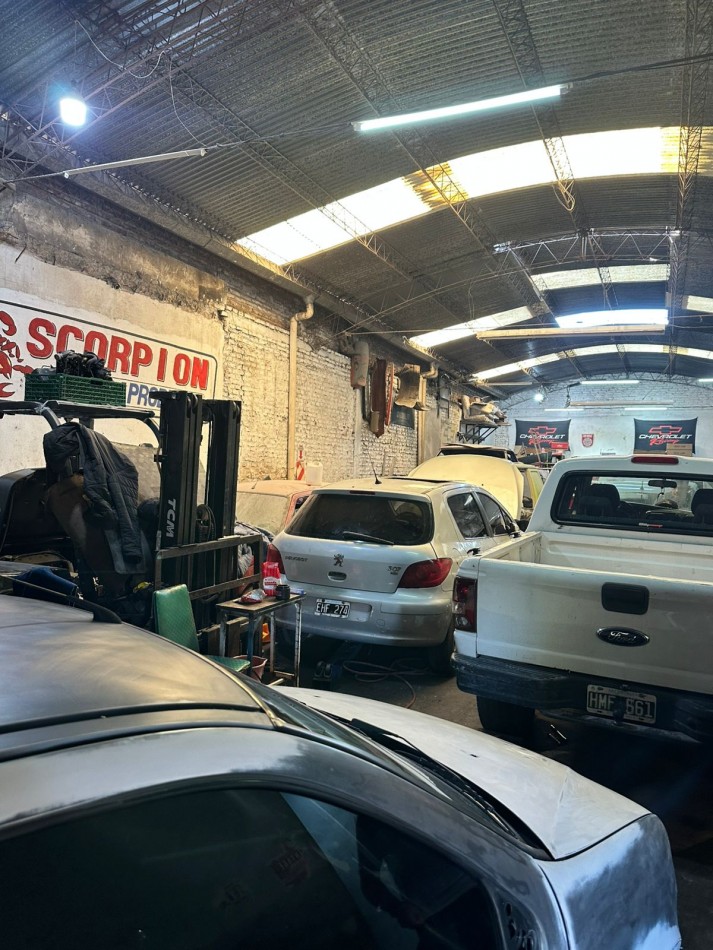 **u$s 95.000.-** - GALPON 210 m2, TECHO PARABOLICO - Dr. BALBIN 2500 - LANUS