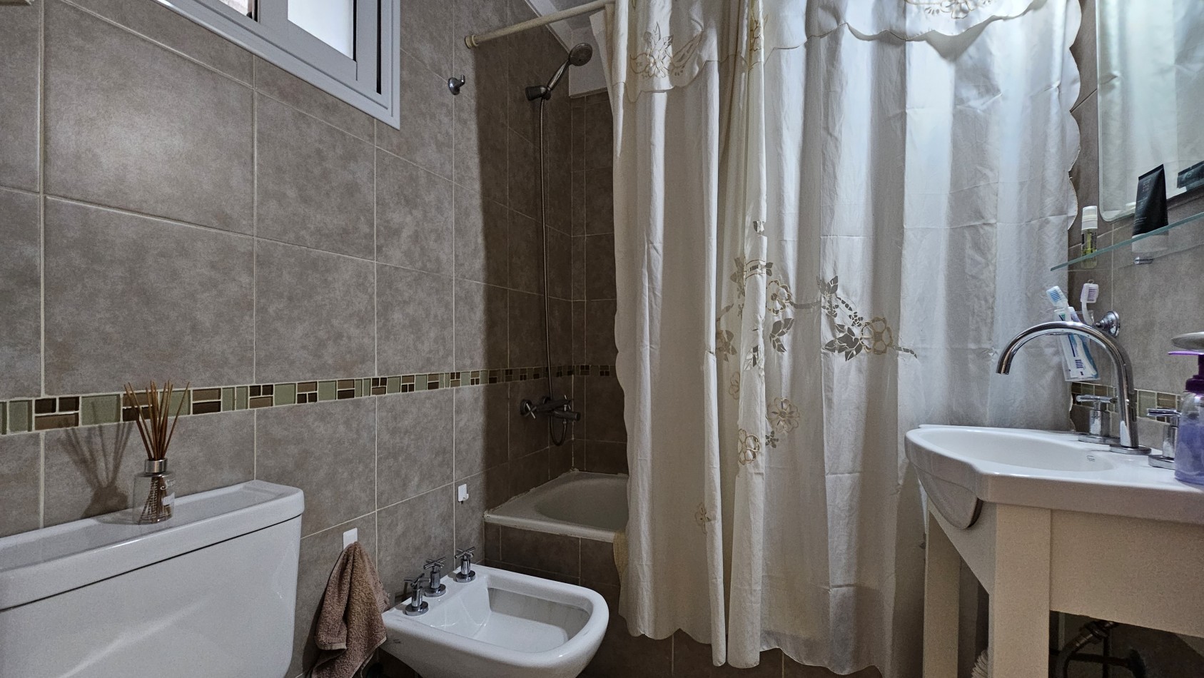 **u$s 95.000** - Venta Dto. de 3 amb. - 7mo piso - Margarita Weild 1500 - Lanus Este
