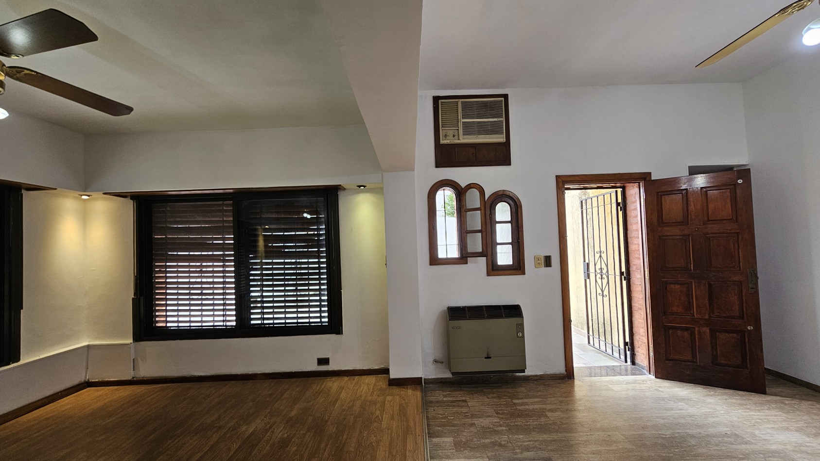 **u$s 130.000.-** - Casa en venta en ochava de 3 amb. terraza, patio y cochera - Jujuy 1300 - Lanus