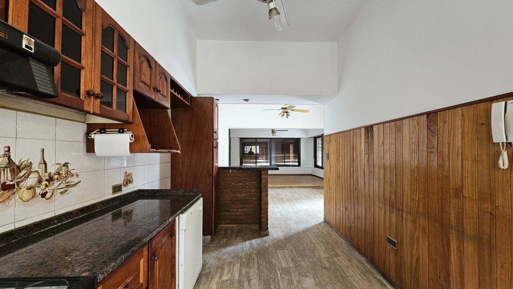 **u$s 130.000.-** - Casa en venta en ochava de 3 amb. terraza, patio y cochera - Jujuy 1300 - Lanus