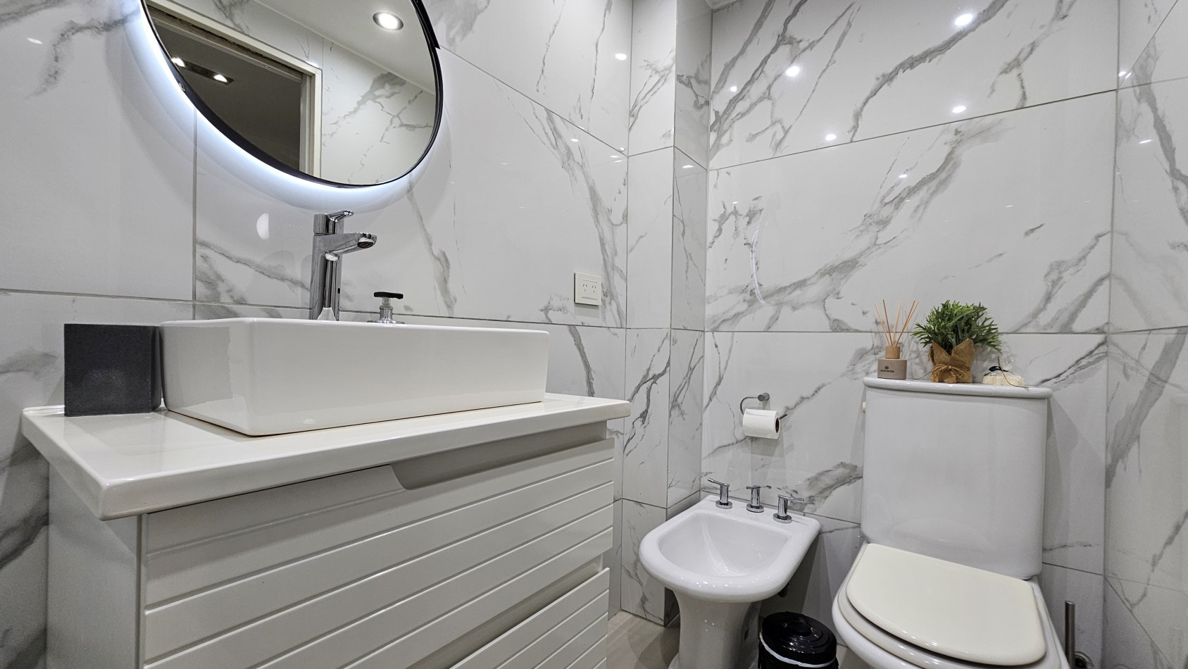 **u$s 79.900.-** - Departamento 3 Amb. C/Espacio Guardacoches y Parrilla en venta.- J. V. Gonzalez al 1400 - Lanus Oeste