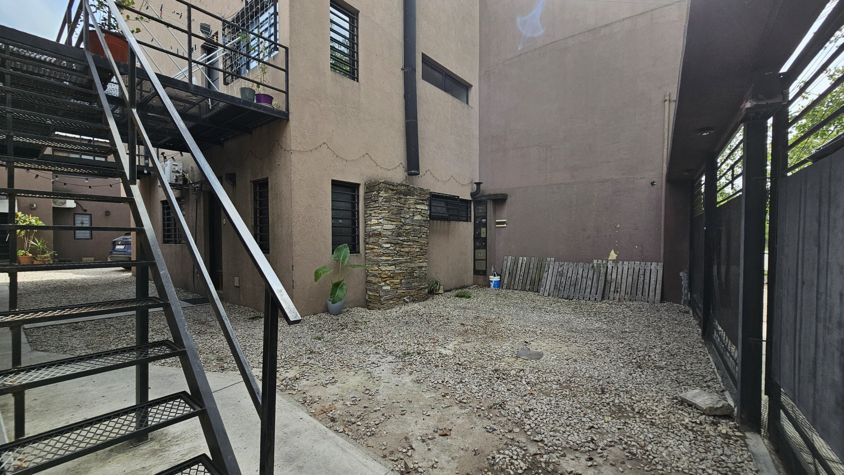 **u$s 79.900.-** - Departamento 3 Amb. C/Espacio Guardacoches y Parrilla en venta.- J. V. Gonzalez al 1400 - Lanus Oeste