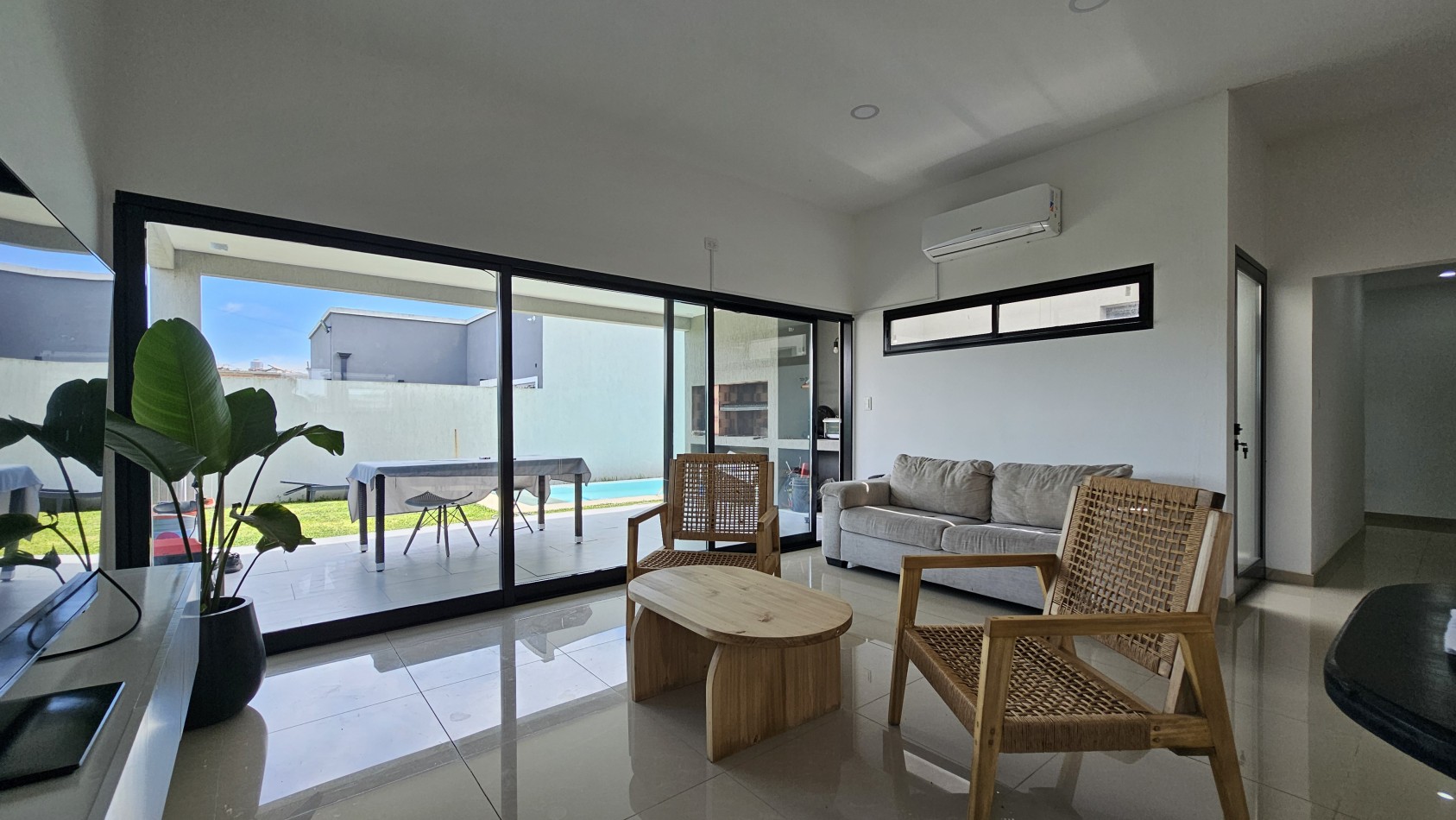 **u$s 75.000.-** (SOLO HASTA EL 30 de ABRIL) - Casa de 4 amb con parque y pileta, NUEVA, Lote propio - Benigno Cal 600 - Tristan Suarez - Ezeiza