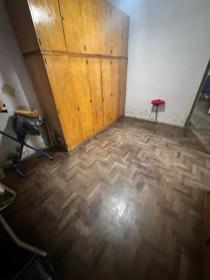 **$770.000.-** - AMPLIA CASA 5 Amb. C/ PATIO, COCHERA y PEQUEÑO GALPON EN ALQUILER - Dr. GALVEZ 1240, PEGADO A LAS VIAS - LANUS ESTE