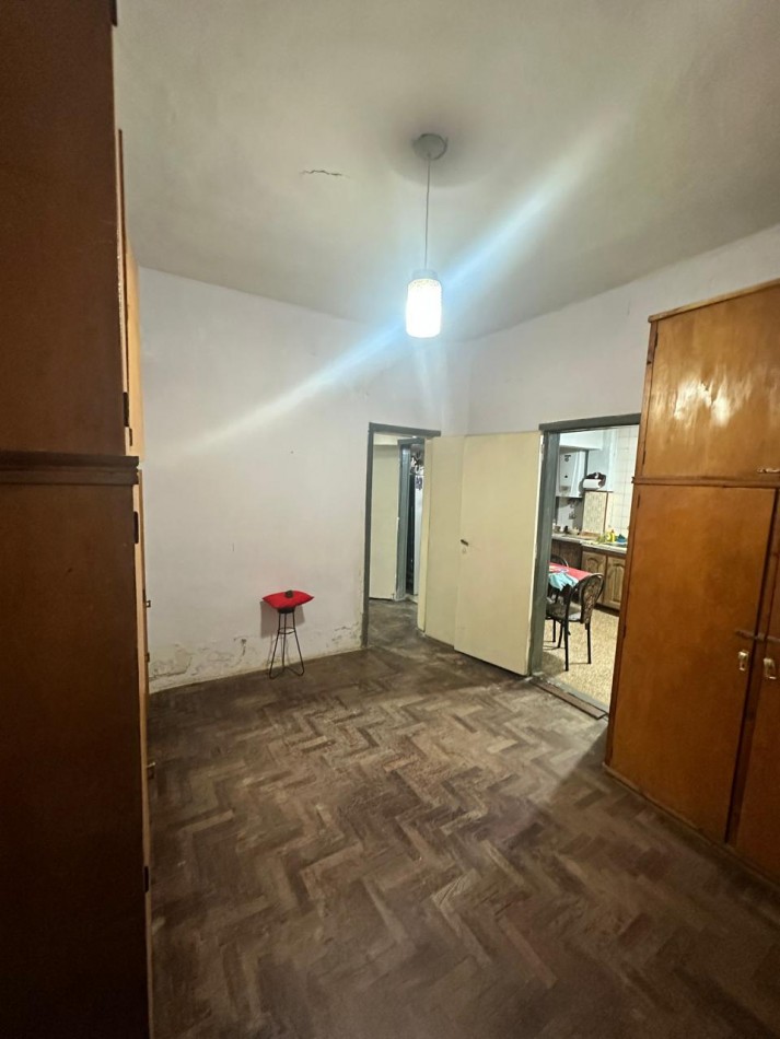 **$770.000.-** - AMPLIA CASA 5 Amb. C/ PATIO, COCHERA y PEQUEÑO GALPON EN ALQUILER - Dr. GALVEZ 1240, PEGADO A LAS VIAS - LANUS ESTE