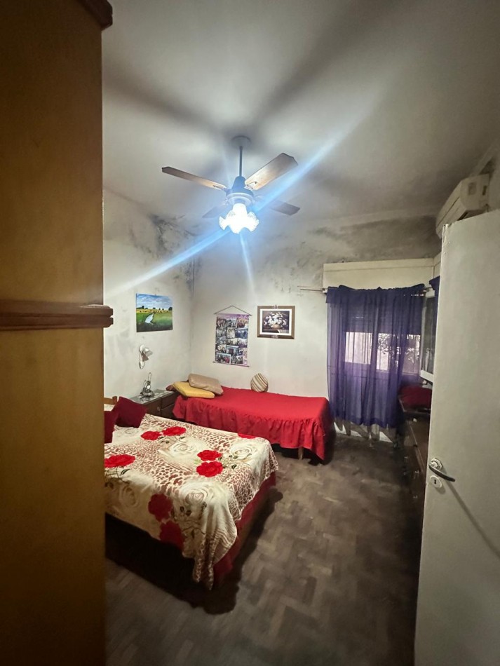 **$770.000.-** - AMPLIA CASA 5 Amb. C/ PATIO, COCHERA y PEQUEÑO GALPON EN ALQUILER - Dr. GALVEZ 1240, PEGADO A LAS VIAS - LANUS ESTE