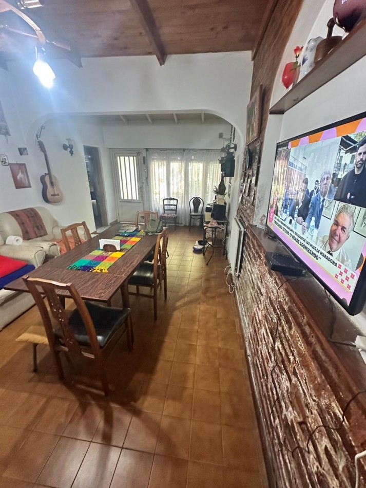 **$770.000.-** - AMPLIA CASA 5 Amb. C/ PATIO, COCHERA y PEQUEÑO GALPON EN ALQUILER - Dr. GALVEZ 1240, PEGADO A LAS VIAS - LANUS ESTE