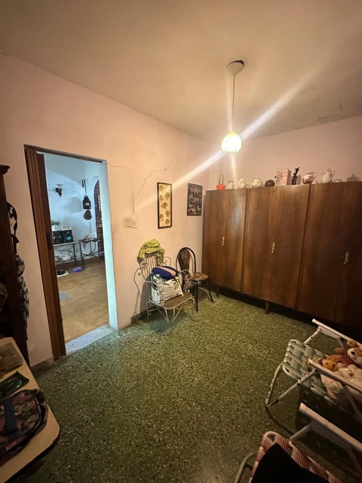 **$770.000.-** - AMPLIA CASA 5 Amb. C/ PATIO, COCHERA y PEQUEÑO GALPON EN ALQUILER - Dr. GALVEZ 1240, PEGADO A LAS VIAS - LANUS ESTE