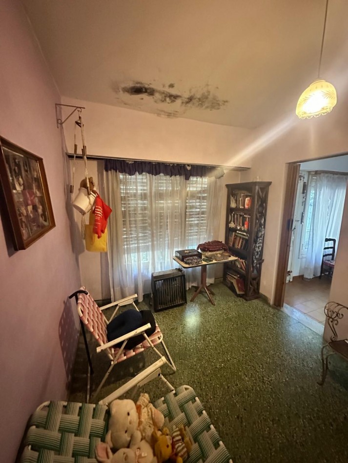 **$770.000.-** - AMPLIA CASA 5 Amb. C/ PATIO, COCHERA y PEQUEÑO GALPON EN ALQUILER - Dr. GALVEZ 1240, PEGADO A LAS VIAS - LANUS ESTE