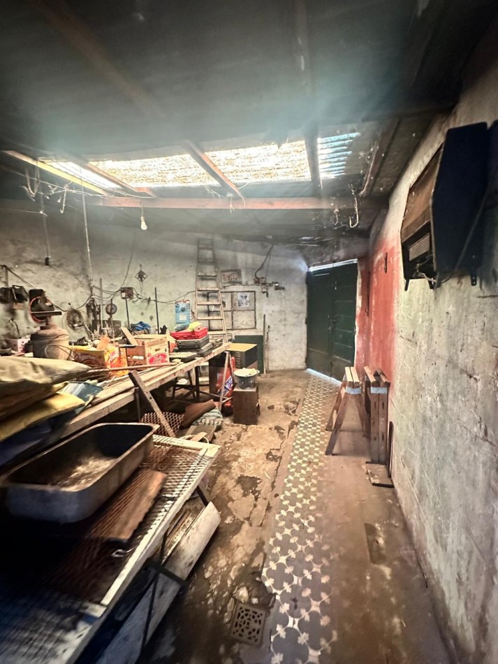 **$770.000.-** - AMPLIA CASA 5 Amb. C/ PATIO, COCHERA y PEQUEÑO GALPON EN ALQUILER - Dr. GALVEZ 1240, PEGADO A LAS VIAS - LANUS ESTE