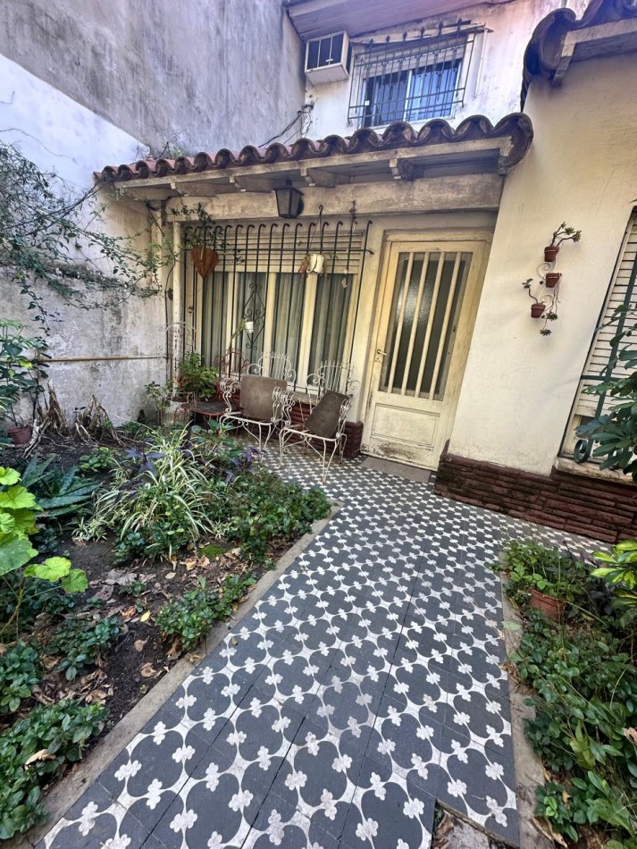 **$770.000.-** - AMPLIA CASA 5 Amb. C/ PATIO, COCHERA y PEQUEÑO GALPON EN ALQUILER - Dr. GALVEZ 1240, PEGADO A LAS VIAS - LANUS ESTE