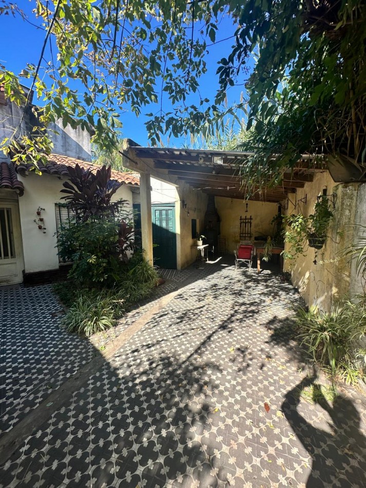 **$770.000.-** - AMPLIA CASA 5 Amb. C/ PATIO, COCHERA y PEQUEÑO GALPON EN ALQUILER - Dr. GALVEZ 1240, PEGADO A LAS VIAS - LANUS ESTE