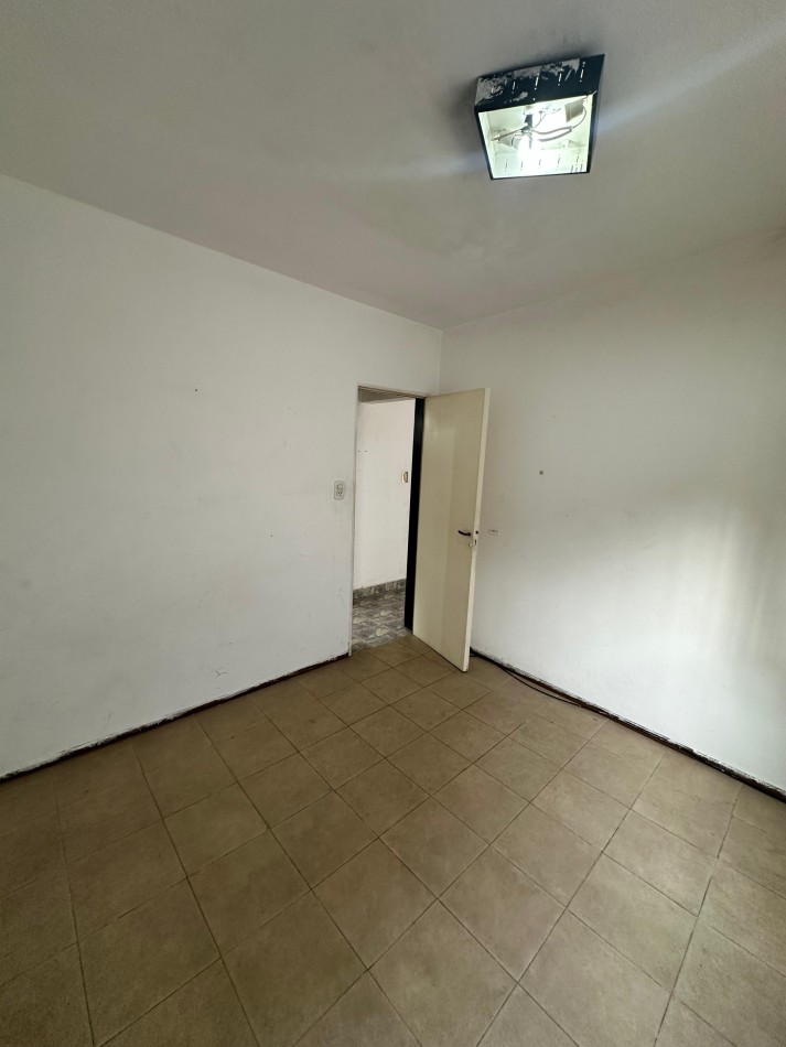 **u$s 53.000.-** PH 3 AMB. INTERNO CON PATIO 67m2 TOTALES - Av. Intendente Quindimil 1100, Esq. Av. San Martin - Lanus 