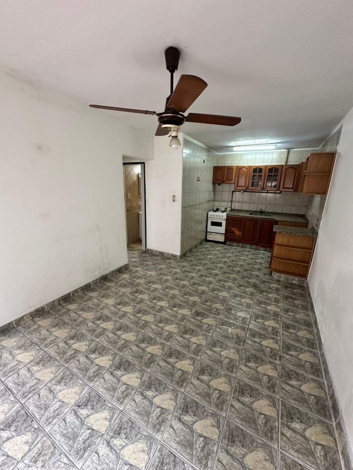 **u$s 53.000.-** PH 3 AMB. INTERNO CON PATIO 67m2 TOTALES - Av. Intendente Quindimil 1100, Esq. Av. San Martin - Lanus 