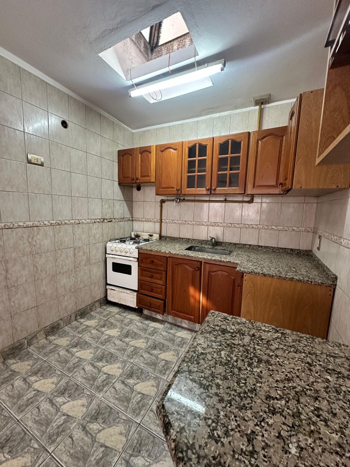 **u$s 53.000.-** PH 3 AMB. INTERNO CON PATIO 67m2 TOTALES - Av. Intendente Quindimil 1100, Esq. Av. San Martin - Lanus 