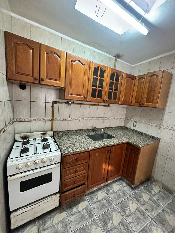 **u$s 53.000.-** PH 3 AMB. INTERNO CON PATIO 67m2 TOTALES - Av. Intendente Quindimil 1100, Esq. Av. San Martin - Lanus 