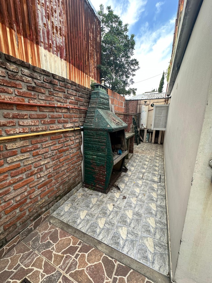 **u$s 53.000.-** PH 3 AMB. INTERNO CON PATIO 67m2 TOTALES - Av. Intendente Quindimil 1100, Esq. Av. San Martin - Lanus 